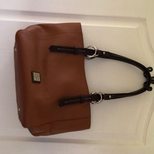 Dooney &Bourke East west skylar tote